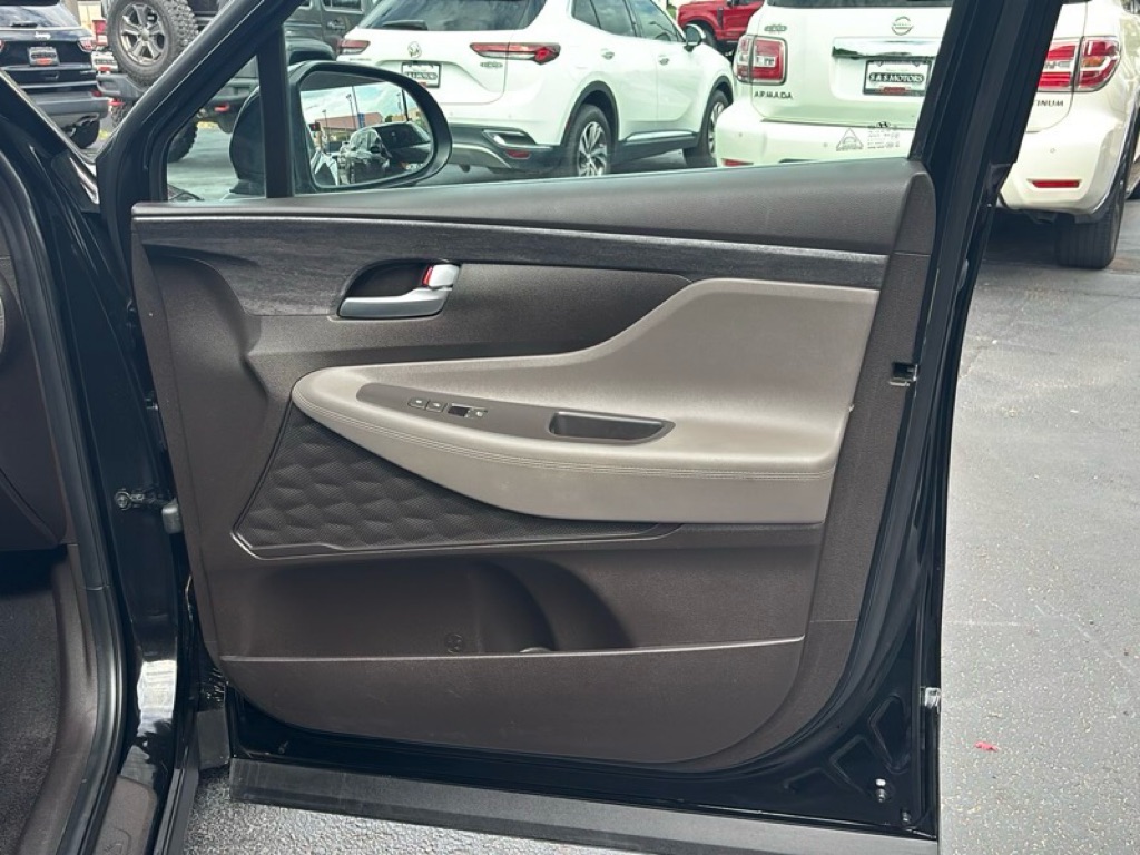 Photo 24 of this HYUNDAI SANTA FE