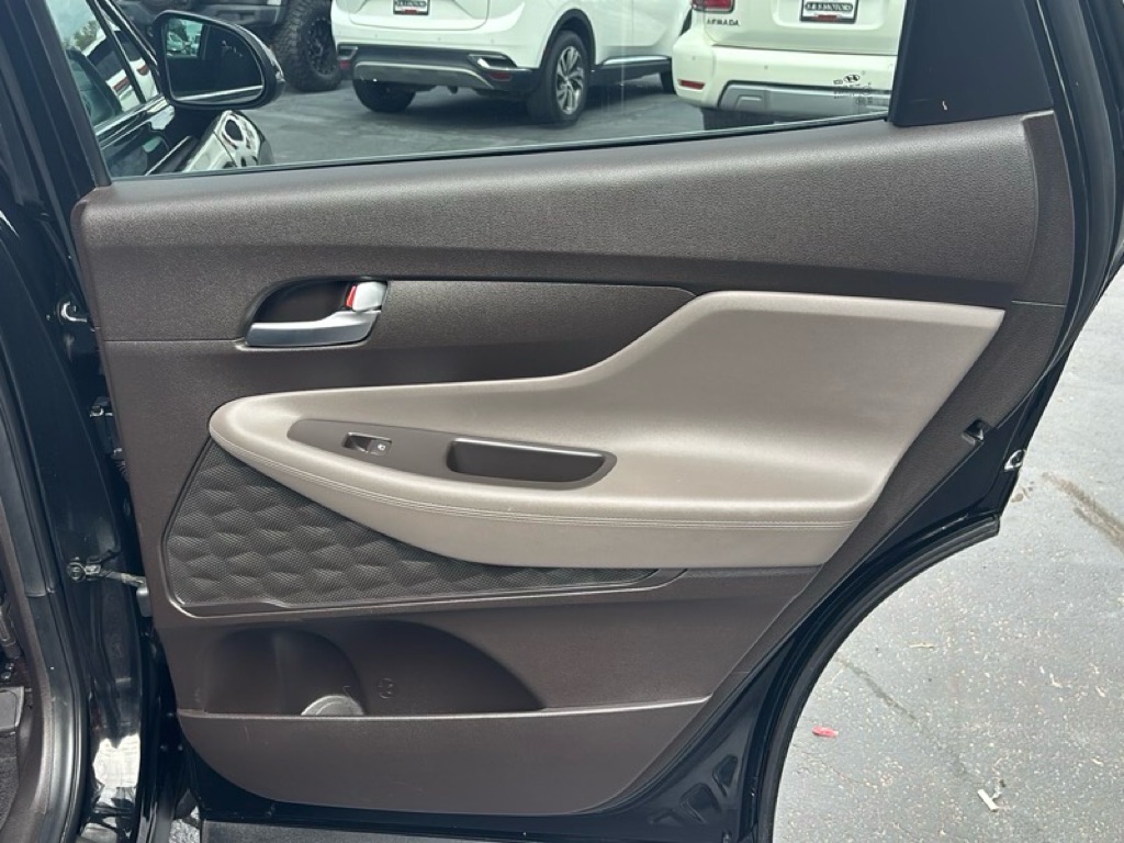 Photo 22 of this HYUNDAI SANTA FE
