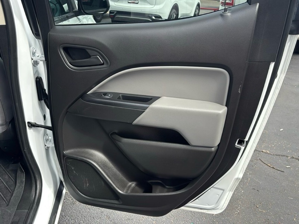 Photo 20 of this CHEVROLET COLORADO