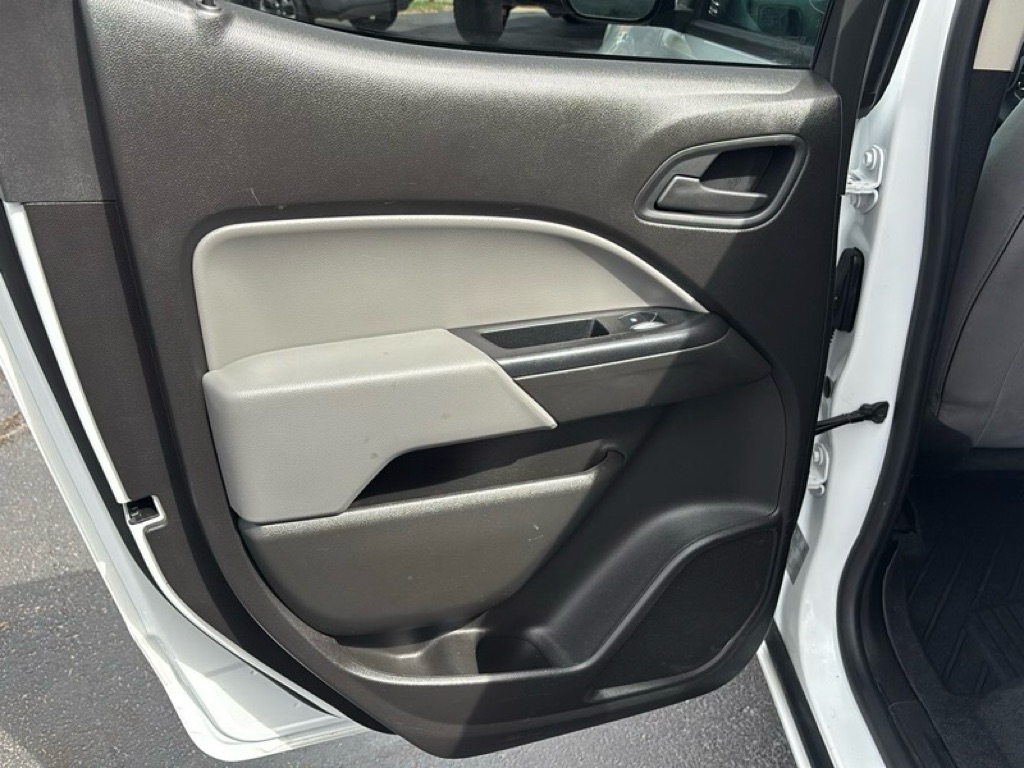 Photo 18 of this CHEVROLET COLORADO