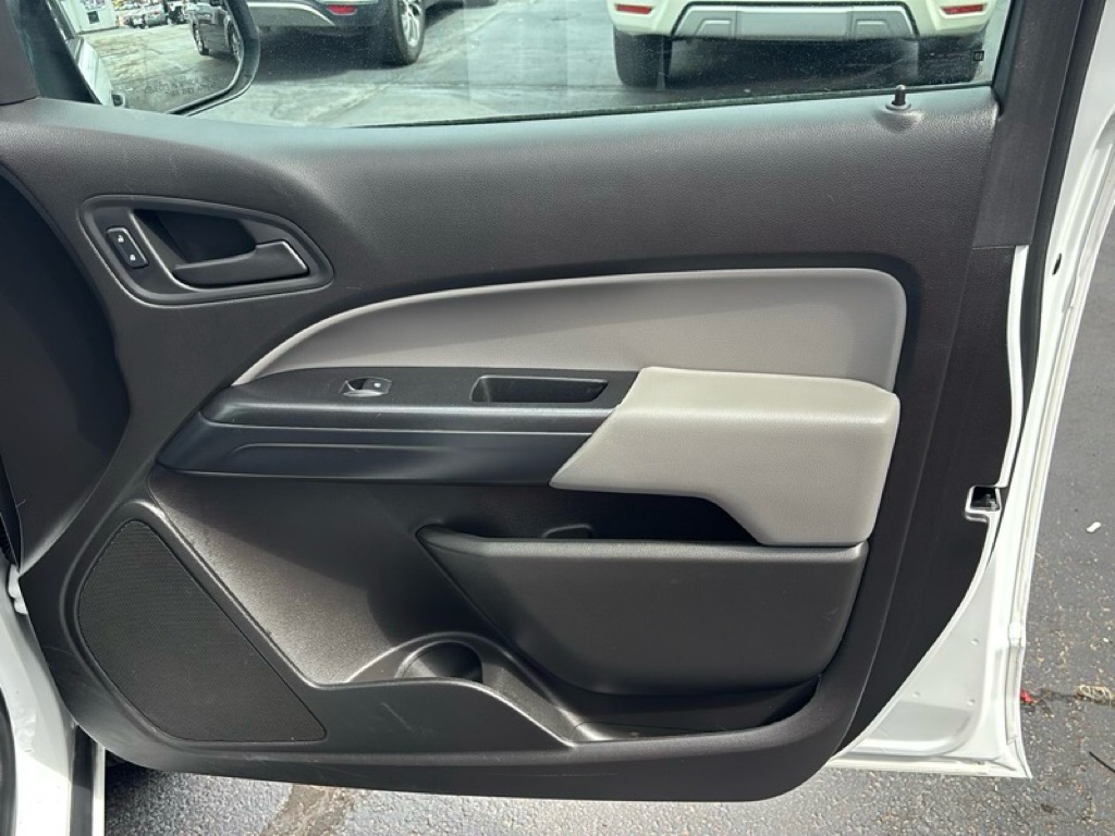 Photo 22 of this CHEVROLET COLORADO