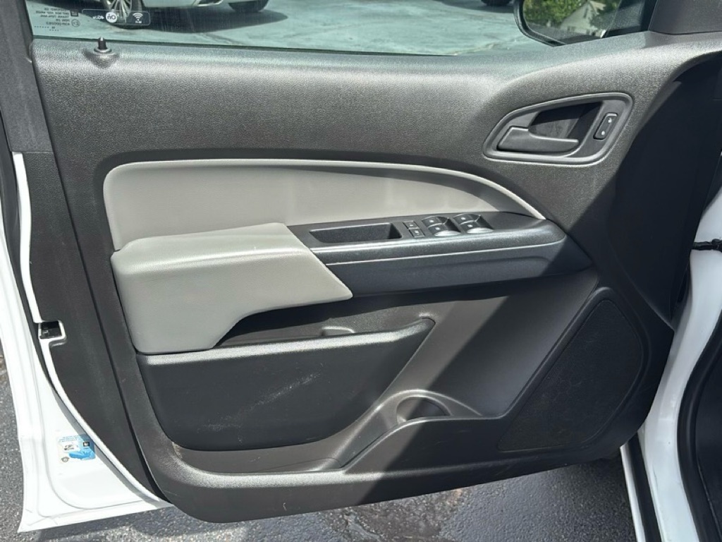 Photo 16 of this CHEVROLET COLORADO