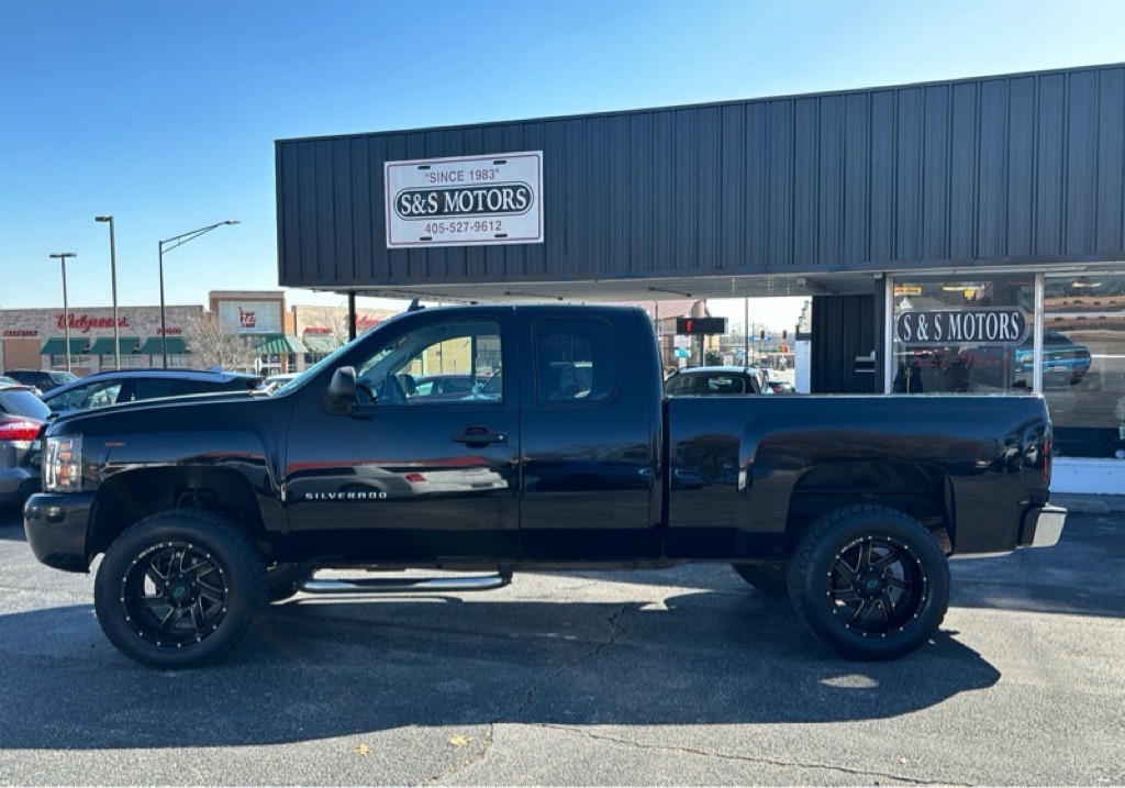 Photo 2 of this CHEVROLET SILVERADO 1500