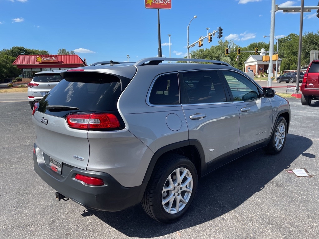 Photo 5 of this JEEP CHEROKEE