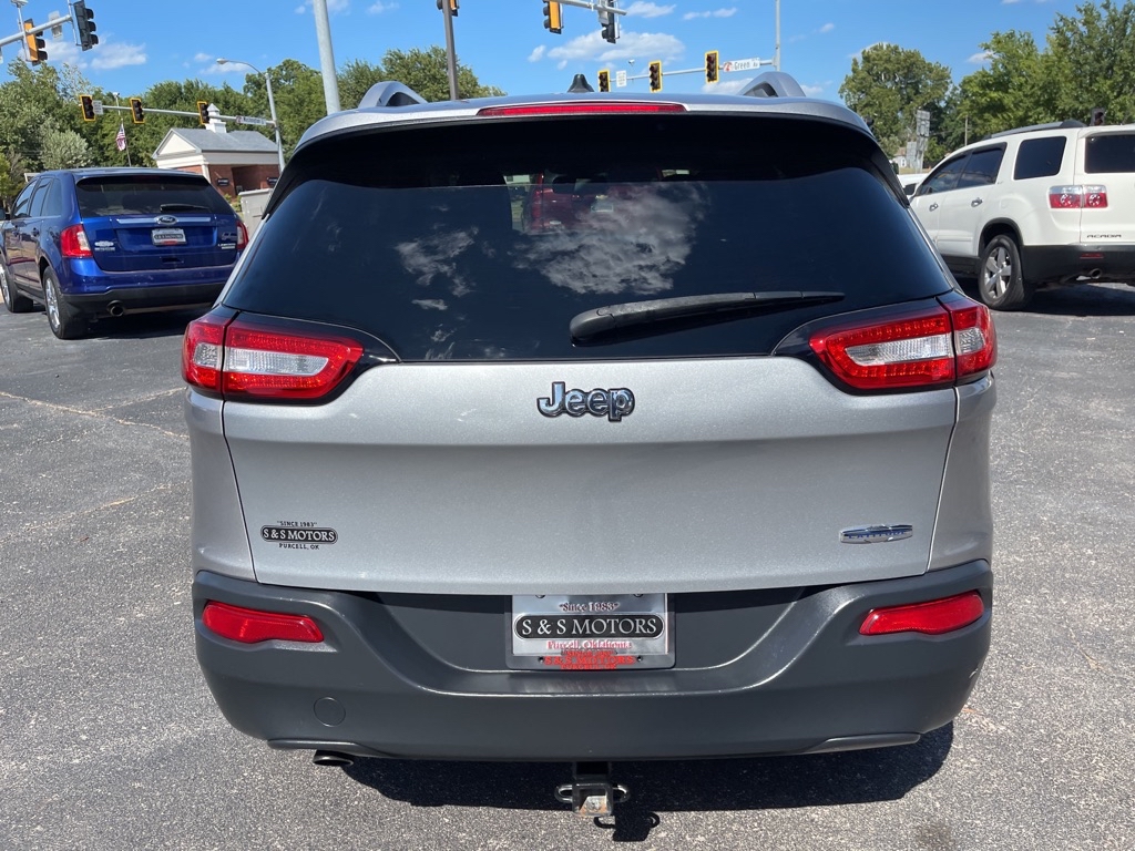 Photo 4 of this JEEP CHEROKEE