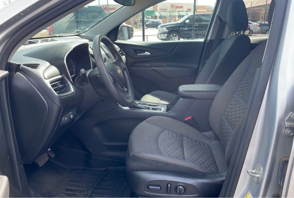 Photo 9 of this CHEVROLET EQUINOX