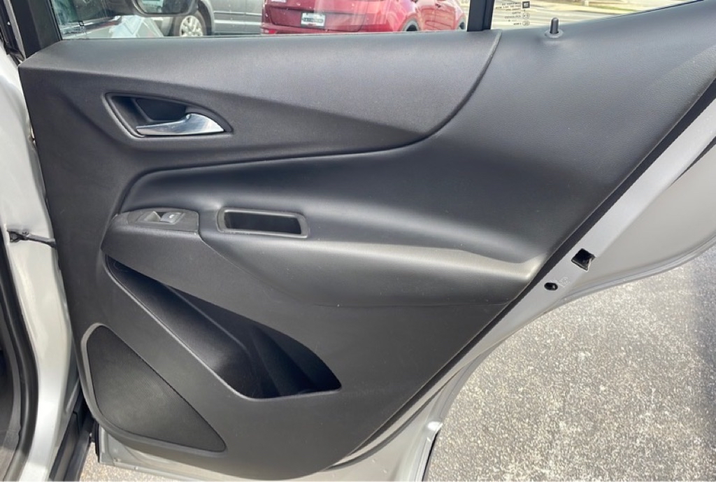 Photo 23 of this CHEVROLET EQUINOX