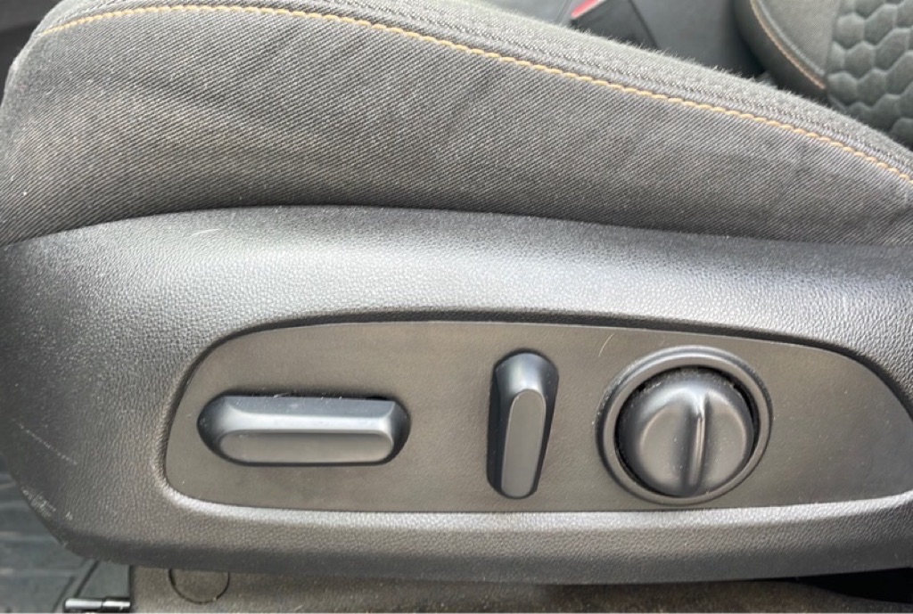 Photo 10 of this CHEVROLET EQUINOX