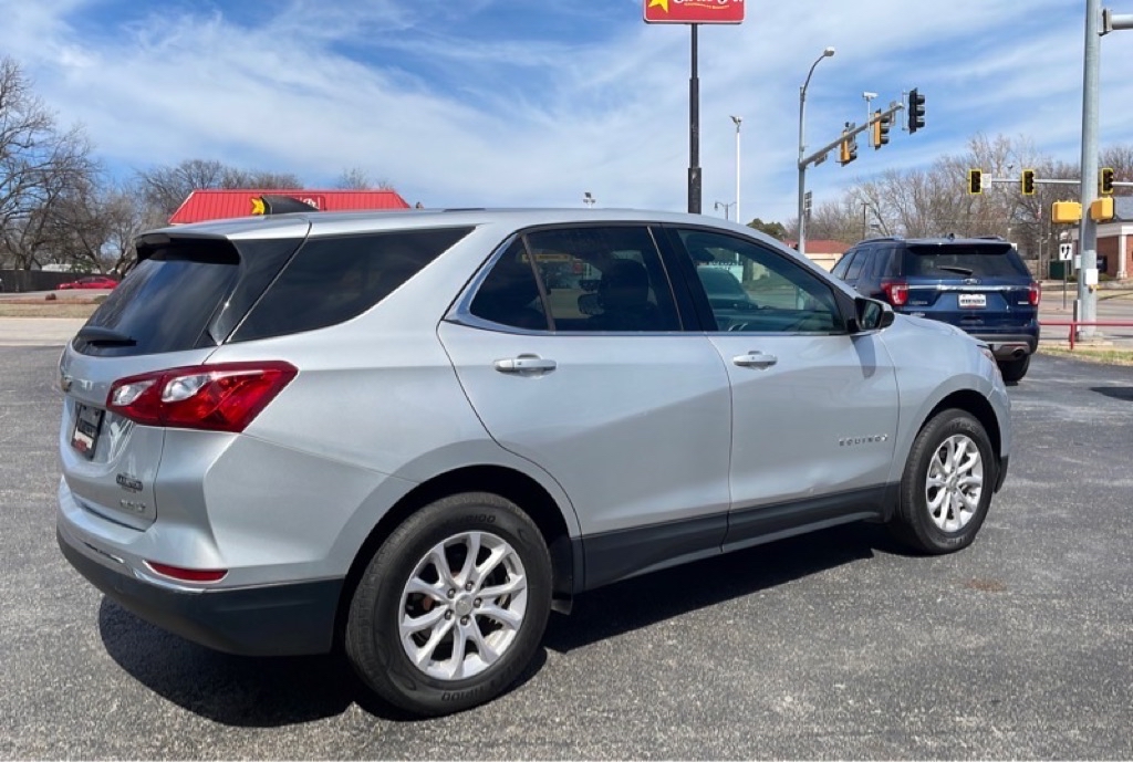 Photo 5 of this CHEVROLET EQUINOX