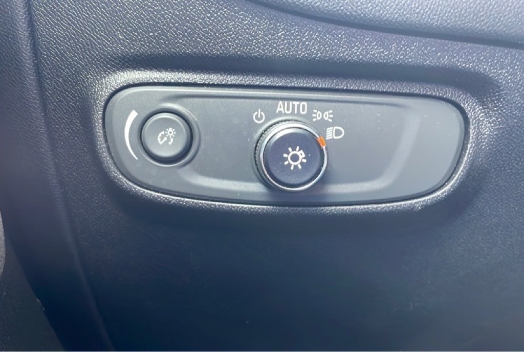 Photo 11 of this CHEVROLET EQUINOX