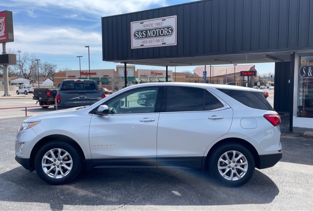 Photo 2 of this CHEVROLET EQUINOX