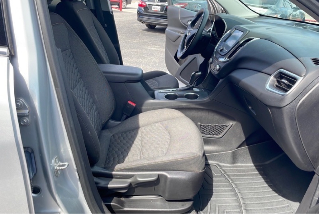 Photo 24 of this CHEVROLET EQUINOX