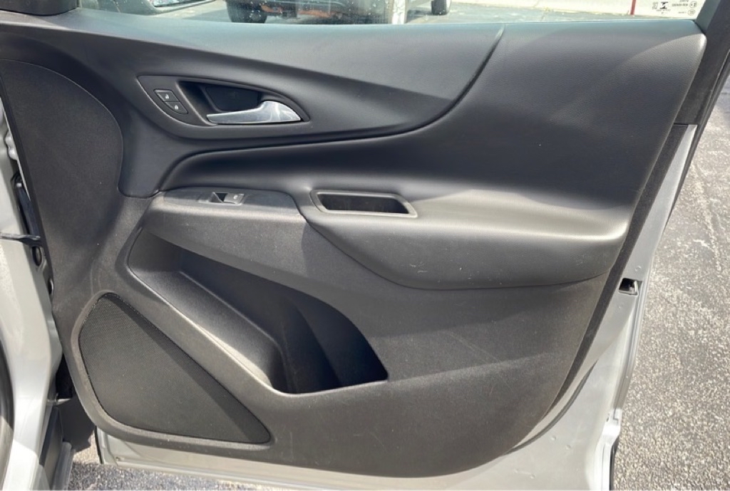Photo 25 of this CHEVROLET EQUINOX