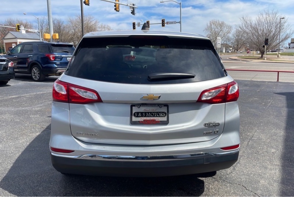 Photo 4 of this CHEVROLET EQUINOX