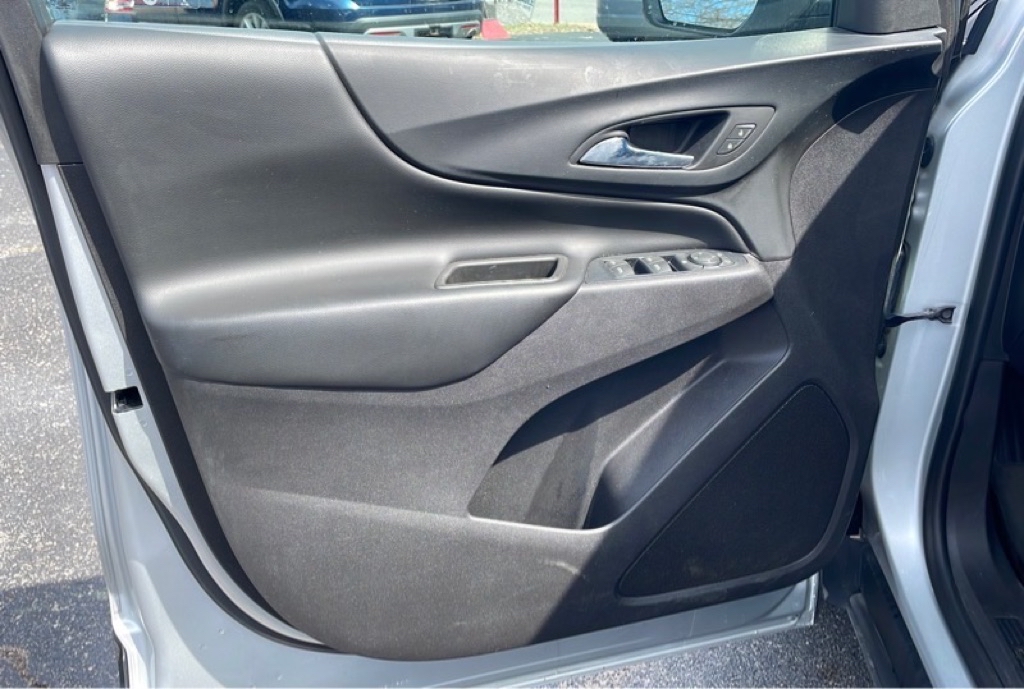 Photo 18 of this CHEVROLET EQUINOX