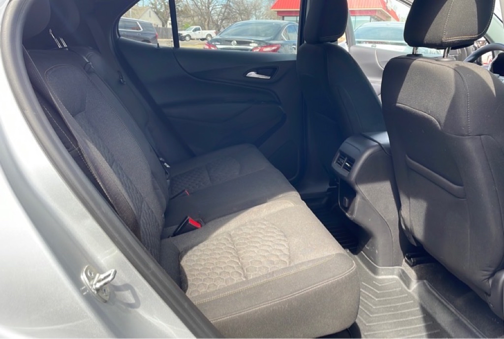 Photo 22 of this CHEVROLET EQUINOX