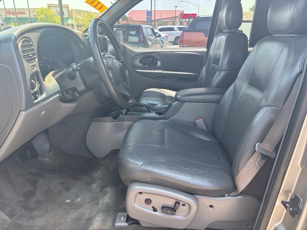 Photo 9 of this CHEVROLET TRAILBLAZER