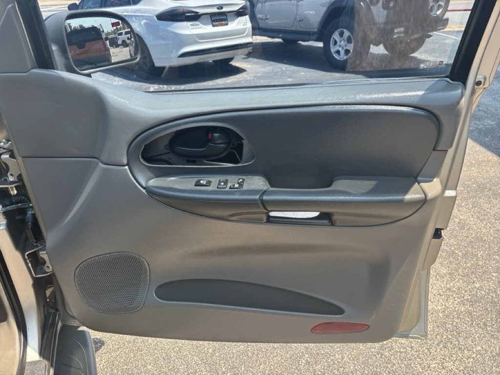 Photo 23 of this CHEVROLET TRAILBLAZER