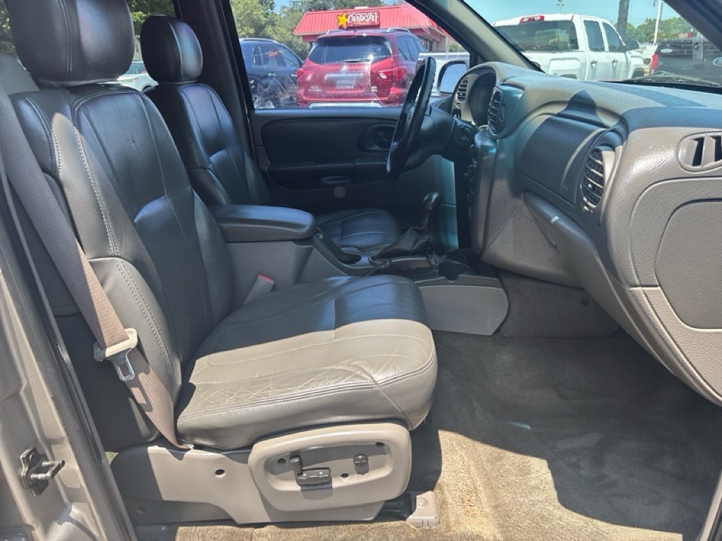 Photo 22 of this CHEVROLET TRAILBLAZER