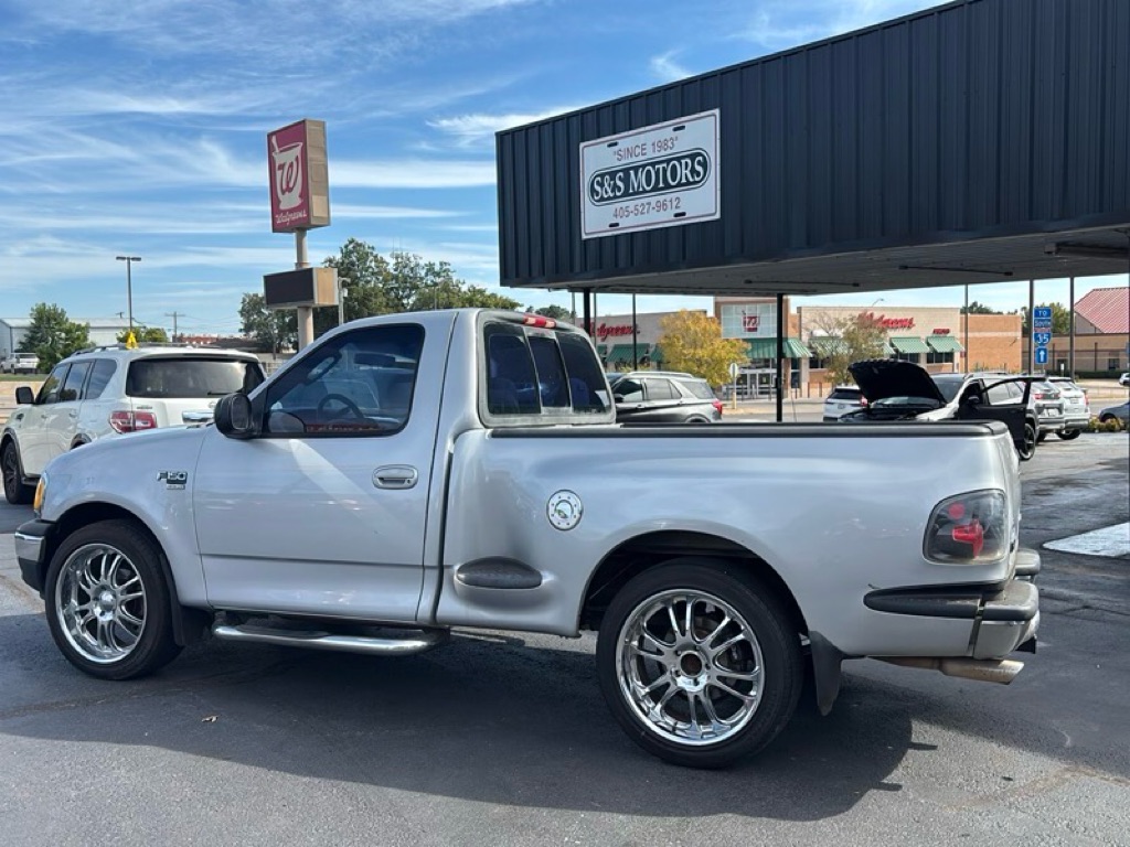 Photo 3 of this FORD F150