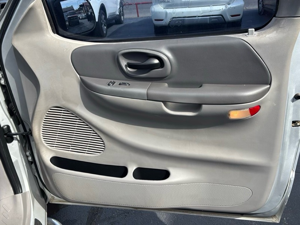 Photo 17 of this FORD F150