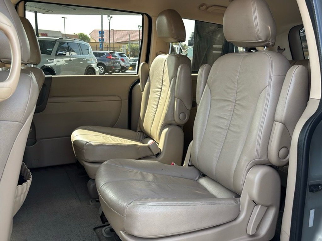 Photo 17 of this KIA SEDONA