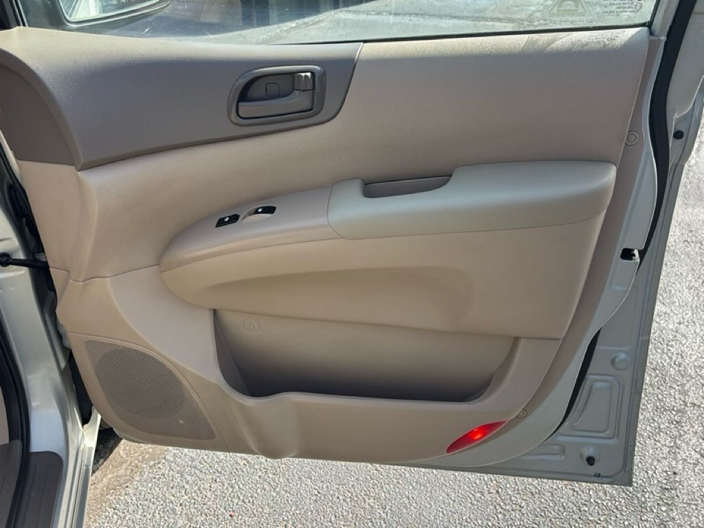 Photo 21 of this KIA SEDONA