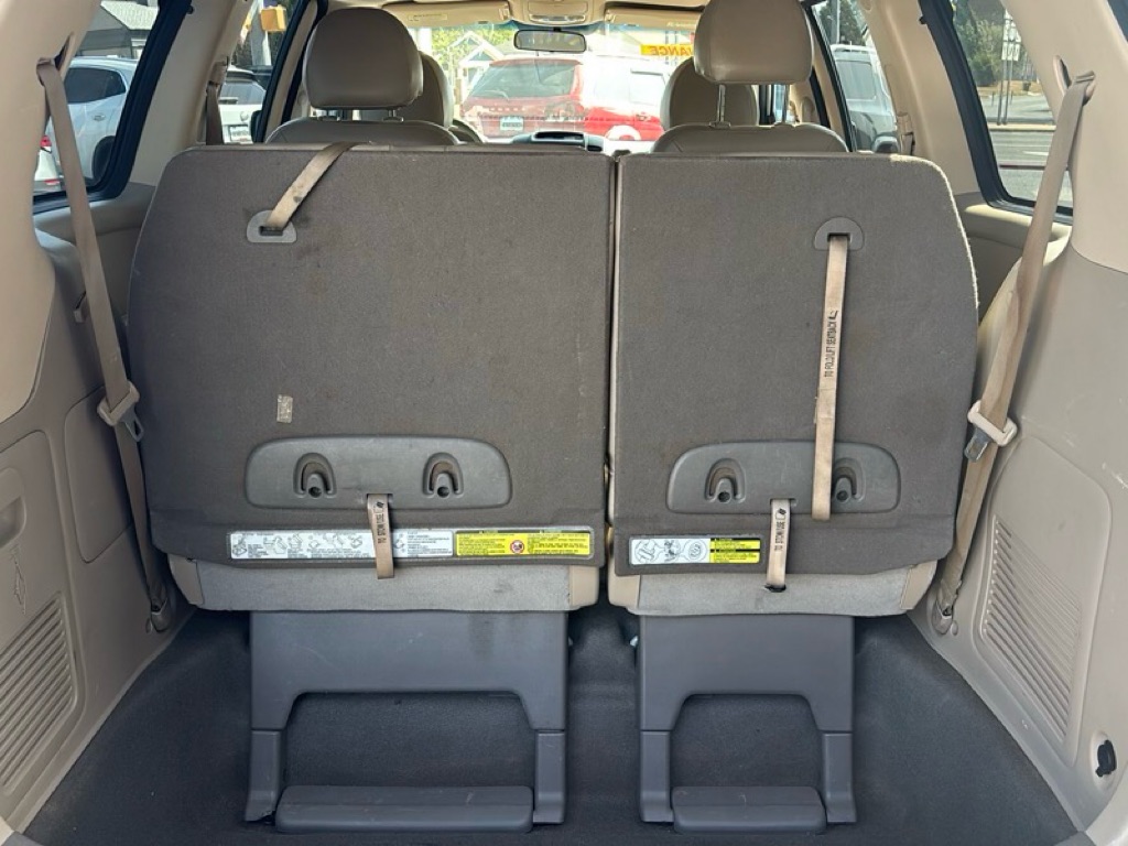 Photo 18 of this KIA SEDONA