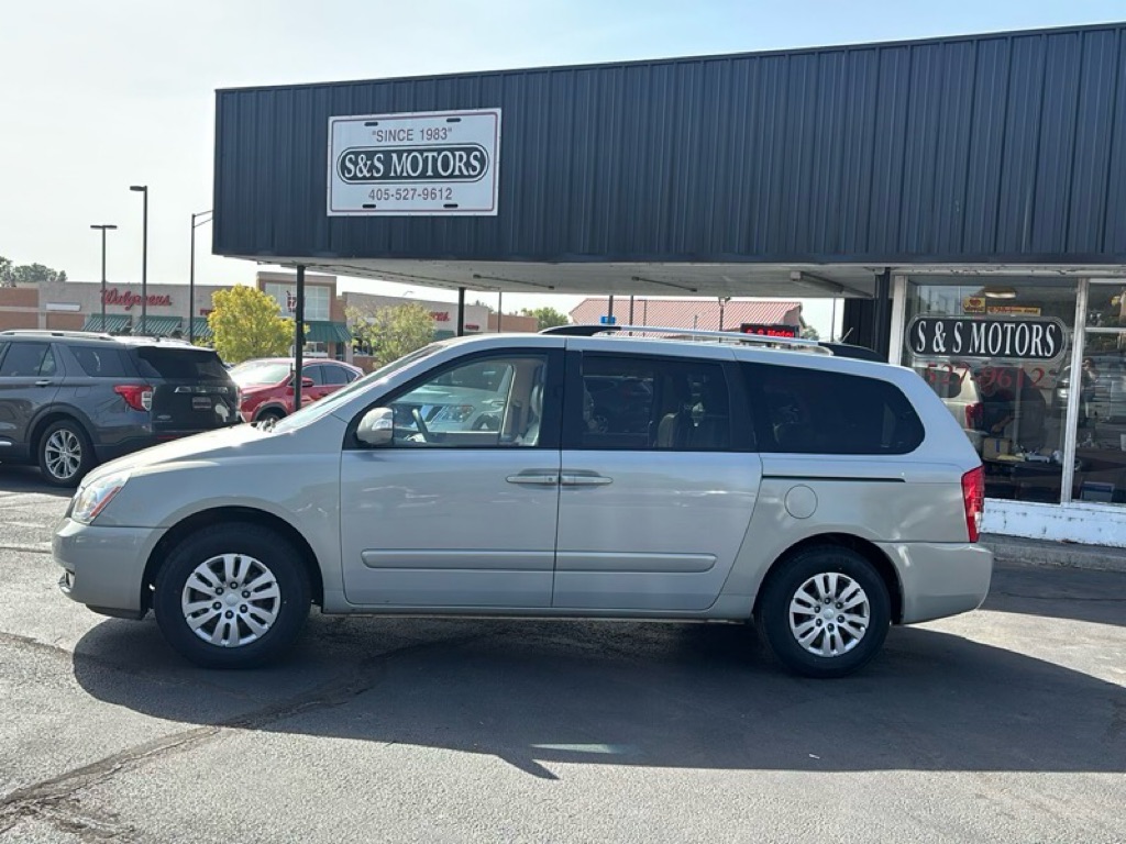 Photo 2 of this KIA SEDONA