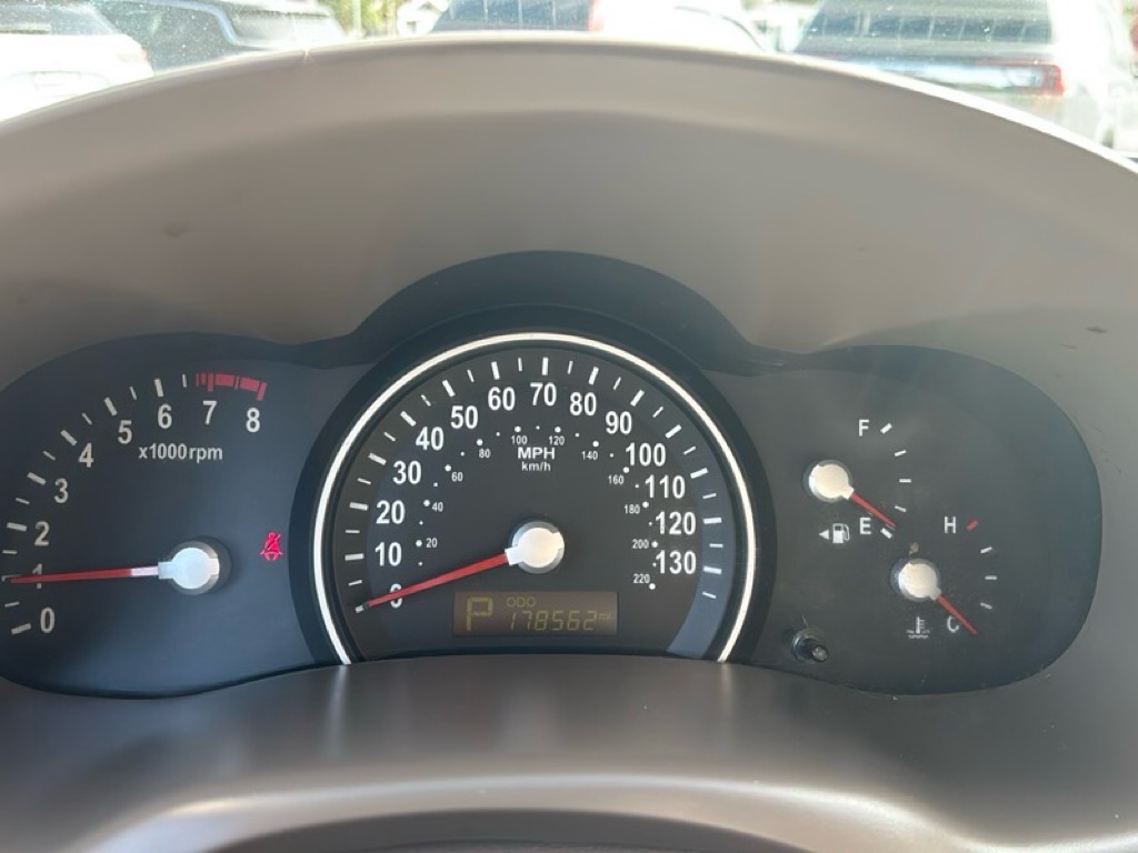 Photo 11 of this KIA SEDONA