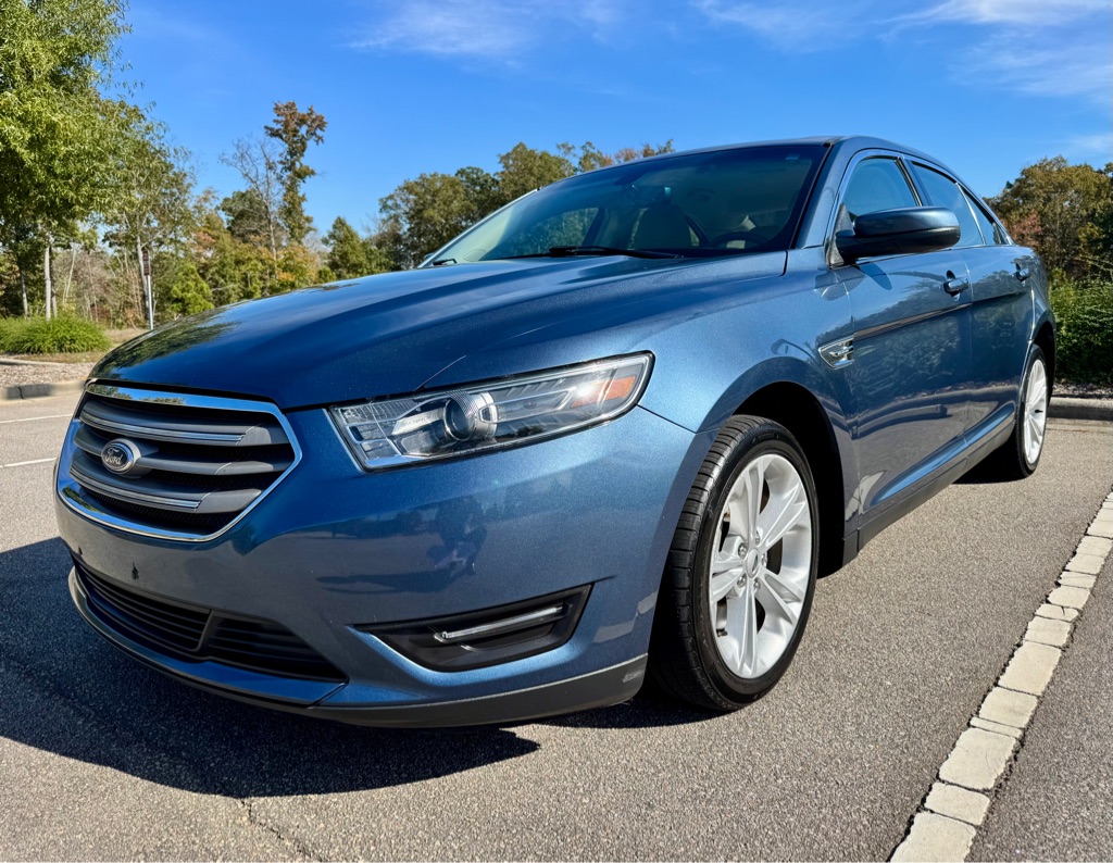2018 Ford Taurus SEL's photo