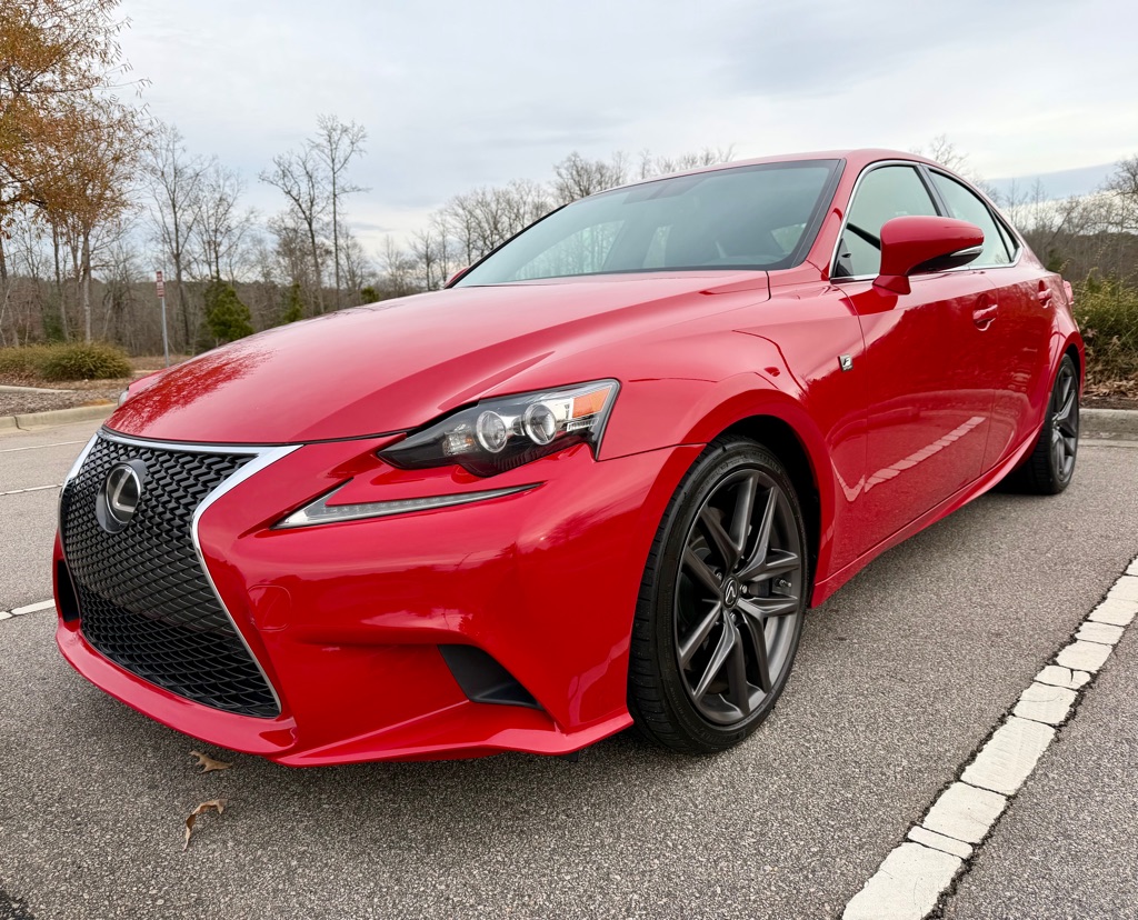 2016 Lexus IS 300's photo