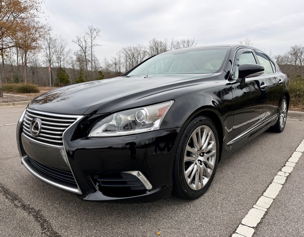 2016 Lexus LS Base's photo