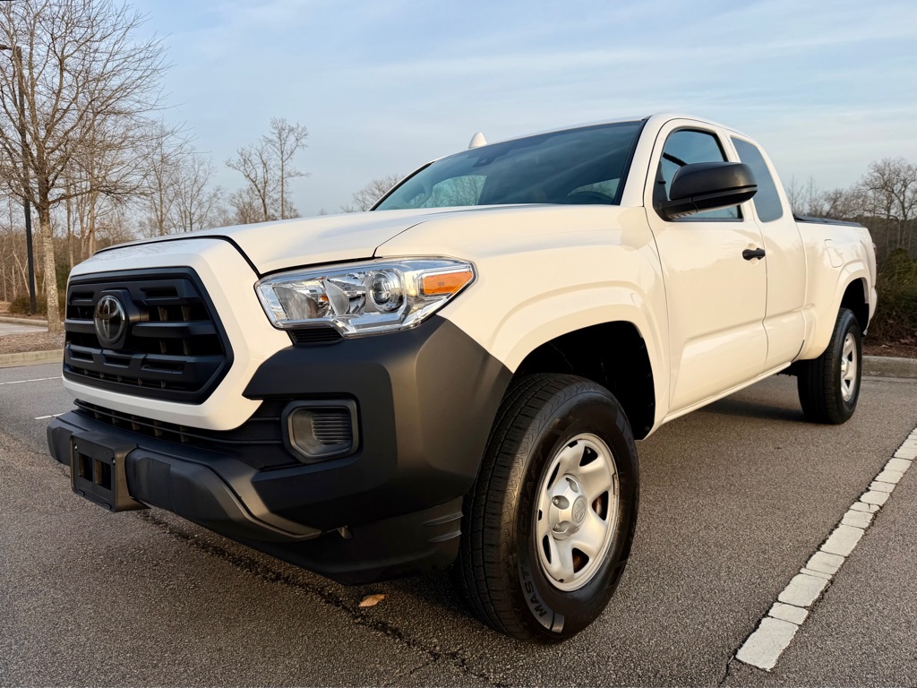 2019 Toyota Tacoma SR's photo