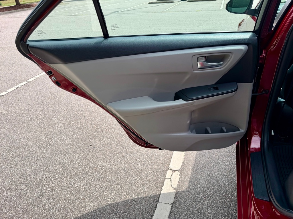 2016 Toyota Camry Special Edition - Photo 16