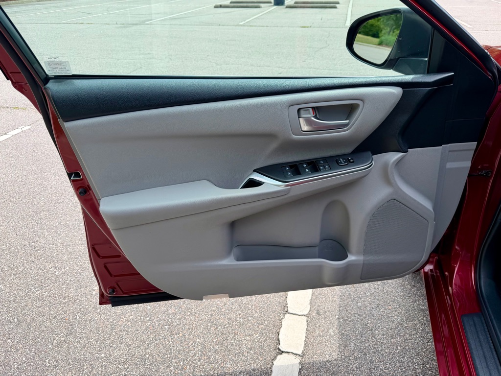 2016 Toyota Camry Special Edition - Photo 12