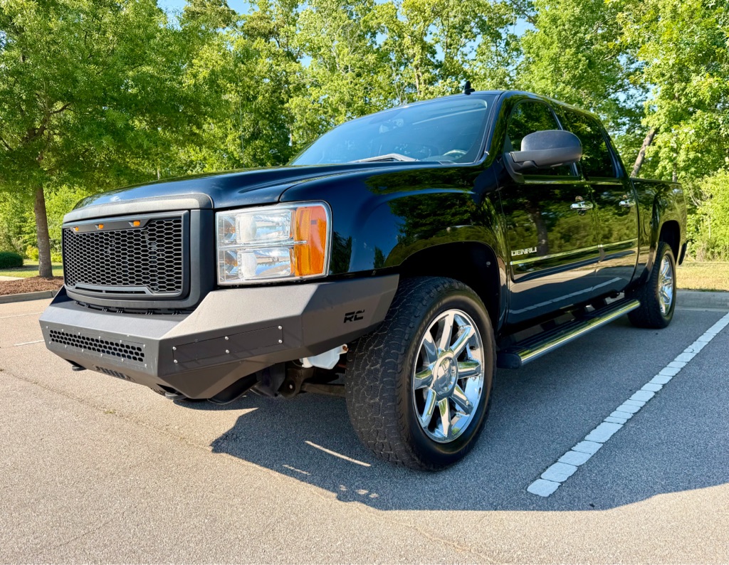 2010 GMC Sierra 4WD Crew Cab Short Box's photo