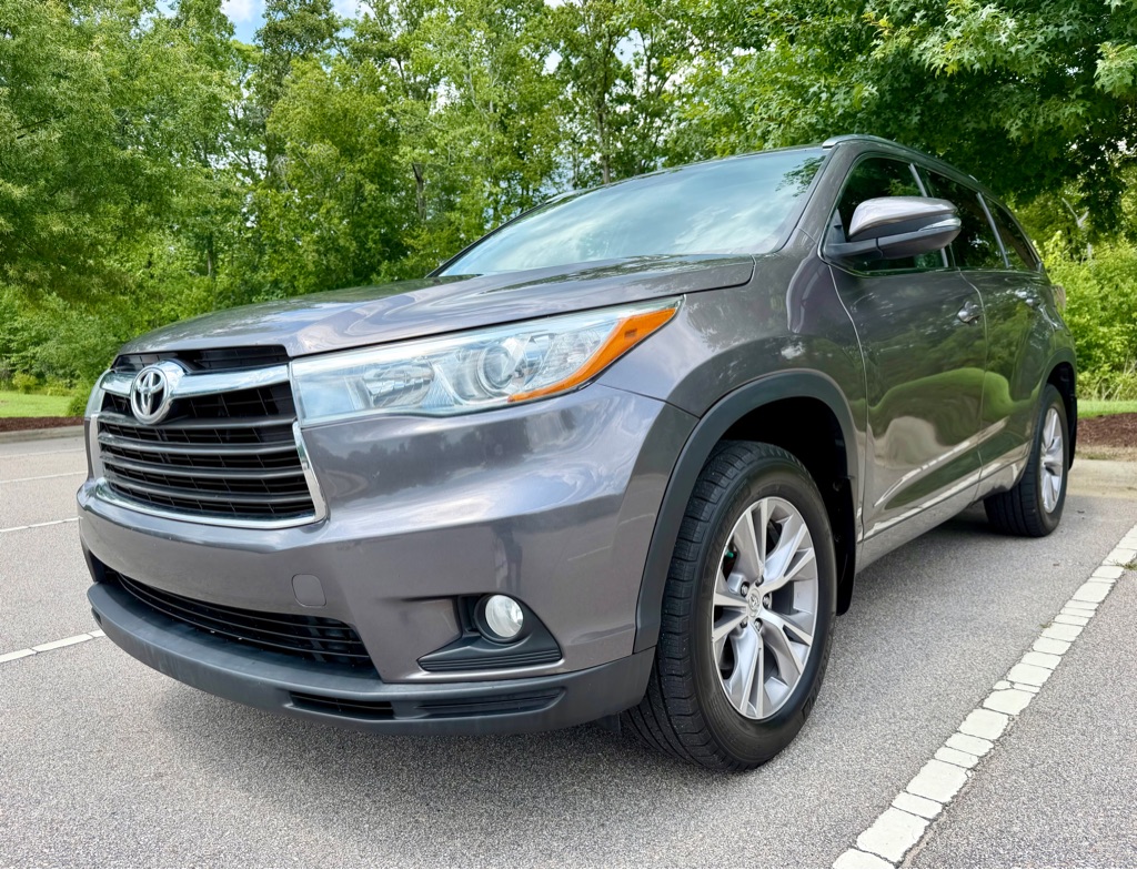 Gray 2015 Toyota Highlander SUV / Crossover Front-Wheel Drive Automatic