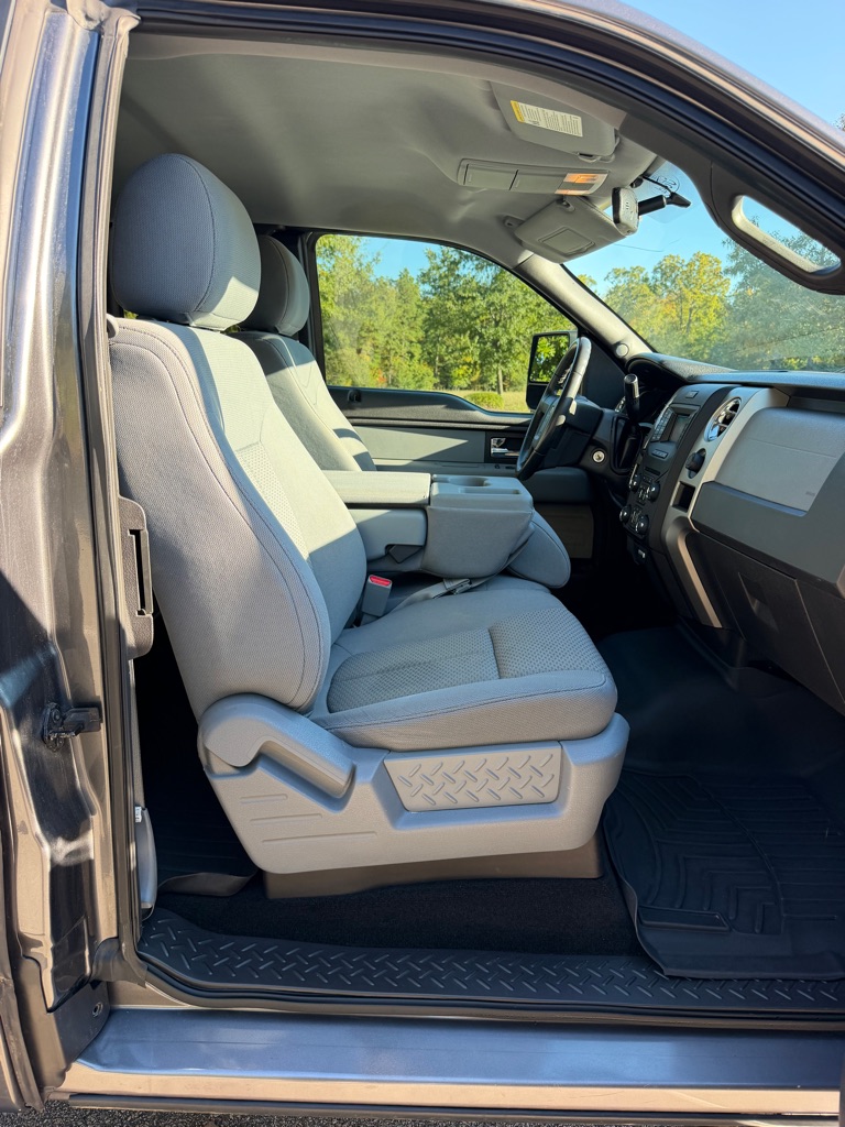 Photo 15 of this FORD F150