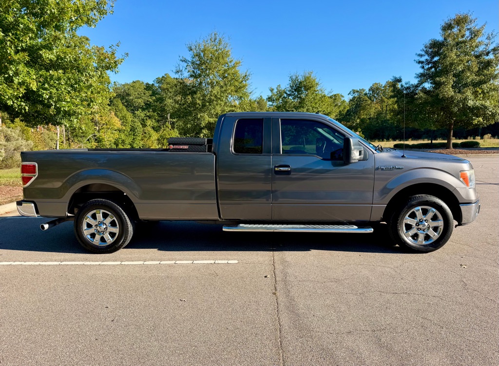 Photo 4 of this FORD F150