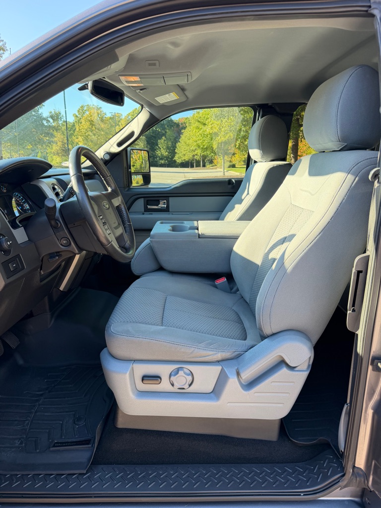Photo 10 of this FORD F150