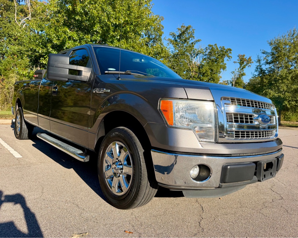 Photo 3 of this FORD F150