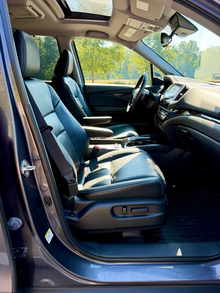 Photo 29 of this HONDA PILOT