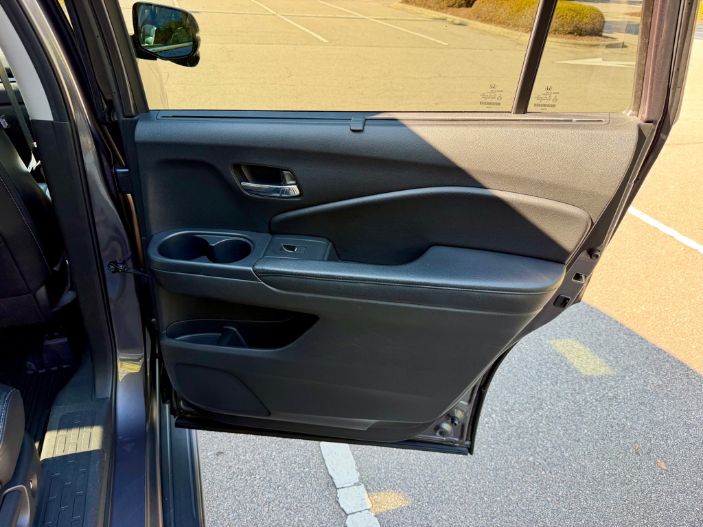 Photo 28 of this HONDA PILOT