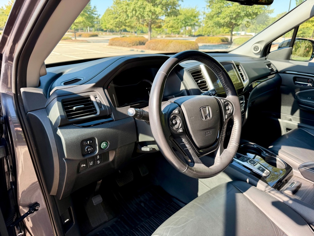 Photo 12 of this HONDA PILOT