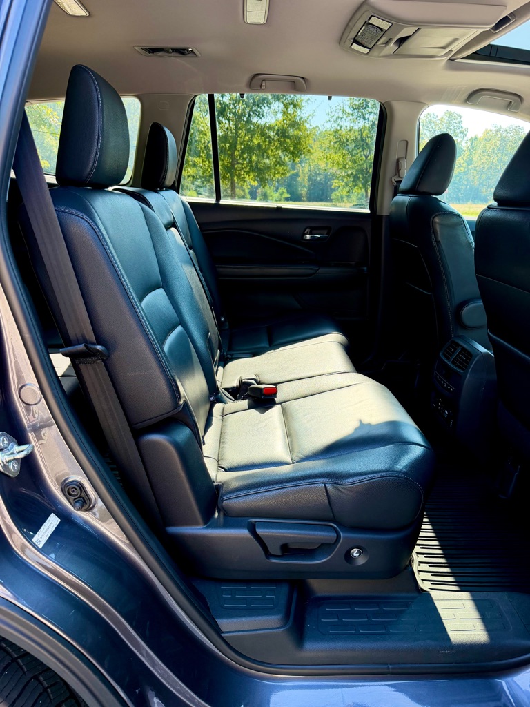 Photo 25 of this HONDA PILOT