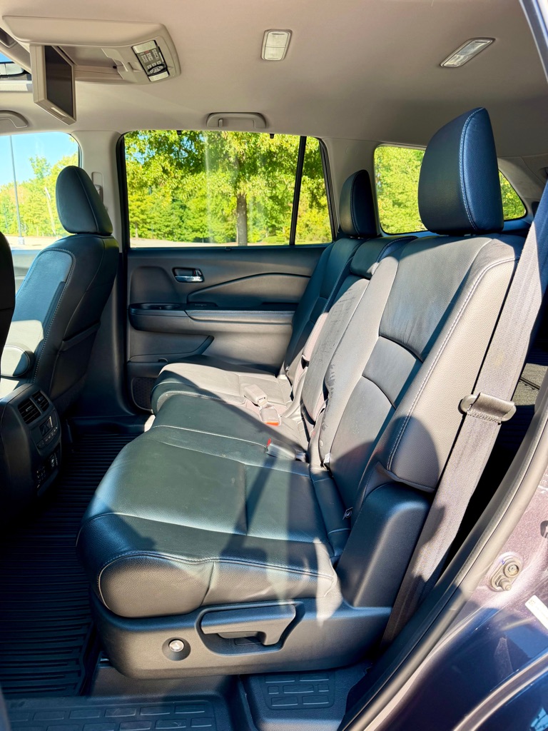 Photo 14 of this HONDA PILOT