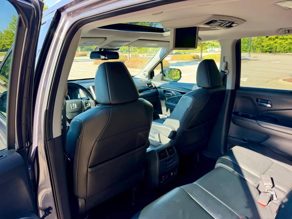 Photo 16 of this HONDA PILOT