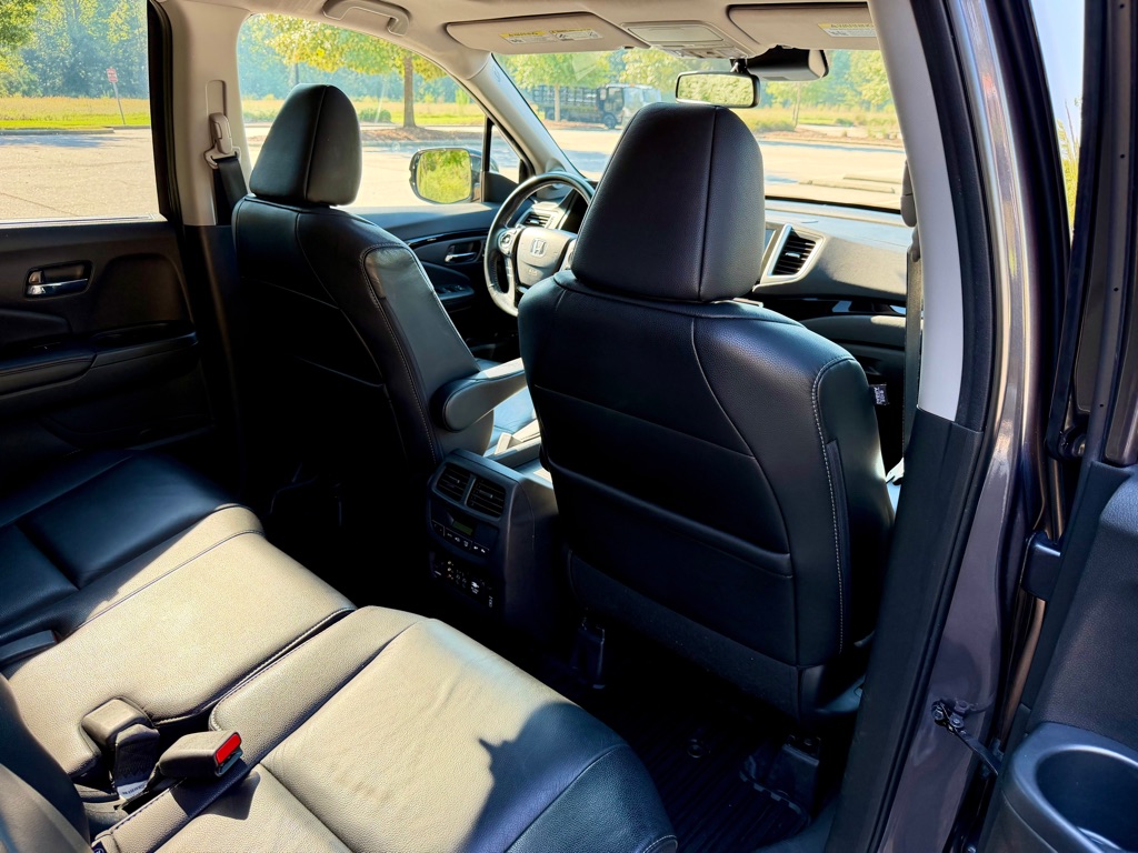 Photo 27 of this HONDA PILOT