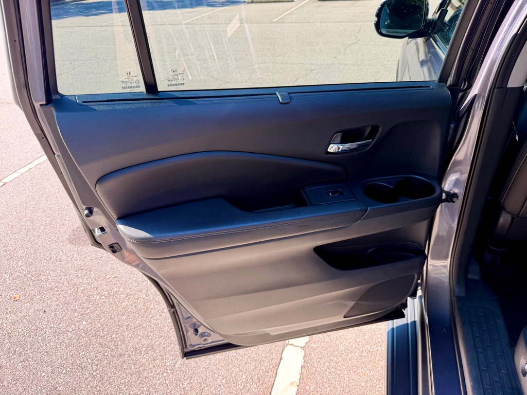 Photo 17 of this HONDA PILOT